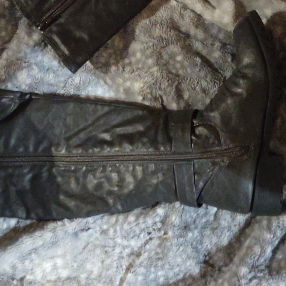 Boots - Picture 3 of 4